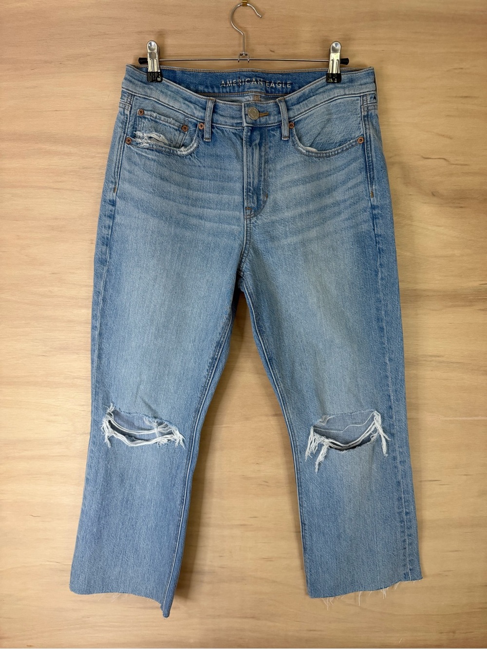 American Eagle Outfitters Light Blue Ripped Cropped Jeans Size 6